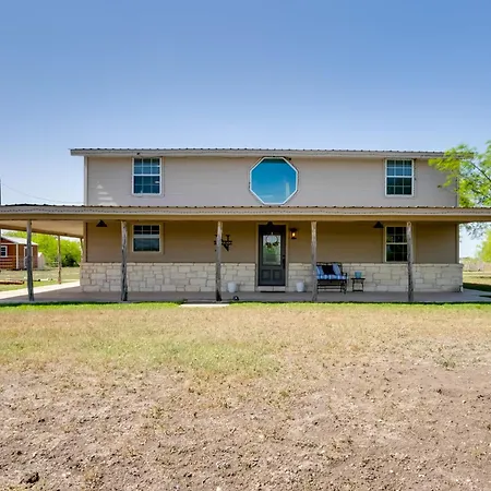 Pet-Friendly Cabin On 3 Acres 7 Mi To Uvalde!